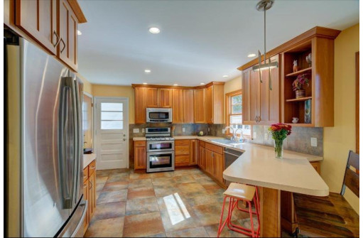 4117 Mineral Point Rd, Madison, WI 53705