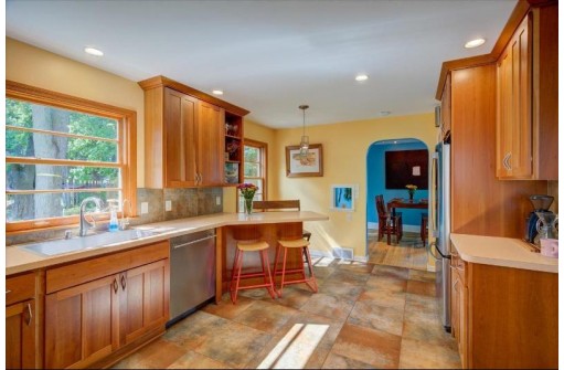 4117 Mineral Point Rd, Madison, WI 53705