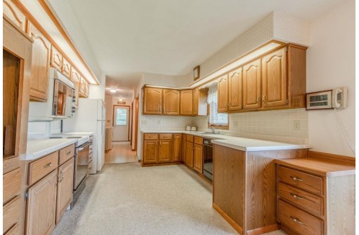 900 10th Ave, New Glarus, WI 53574