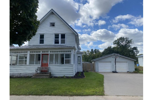 65 W Main St, Benton, WI 53803