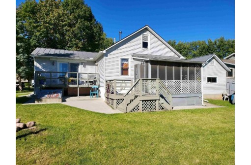 738 Crescent St, Mauston, WI 53948