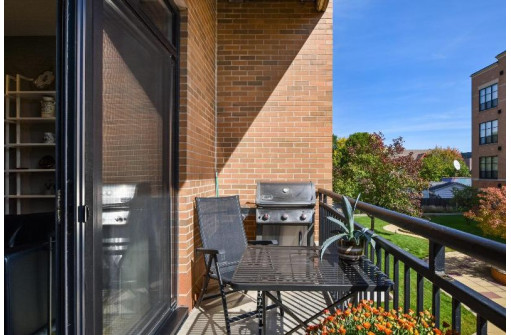 615 W Main St 208, Madison, WI 53703