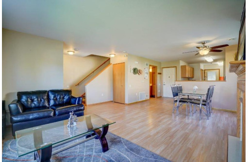 240 S Musket Ridge Dr 1, Sun Prairie, WI 53590