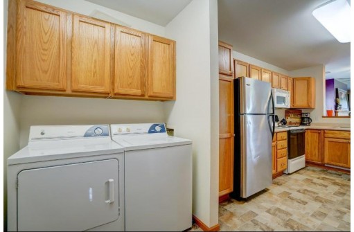 240 S Musket Ridge Dr 1, Sun Prairie, WI 53590