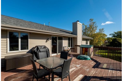 W5979 Friedel Rd, Fort Atkinson, WI 53538-8777