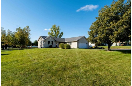 W5979 Friedel Rd, Fort Atkinson, WI 53538-8777