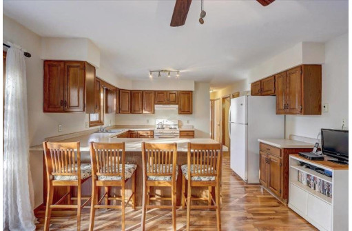 1009 Monteray Ln, Waunakee, WI 53597