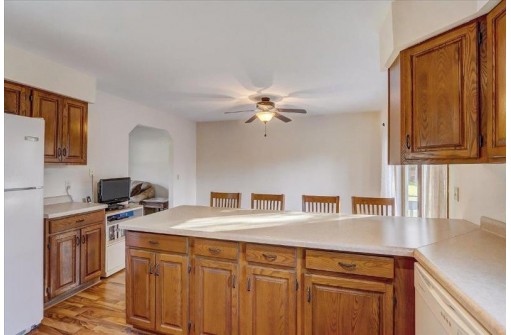 1009 Monteray Ln, Waunakee, WI 53597