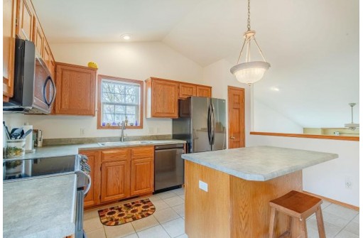 6938 Dominion Dr, Madison, WI 53718