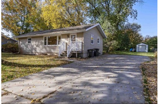 824 N Madison St, Stoughton, WI 53589