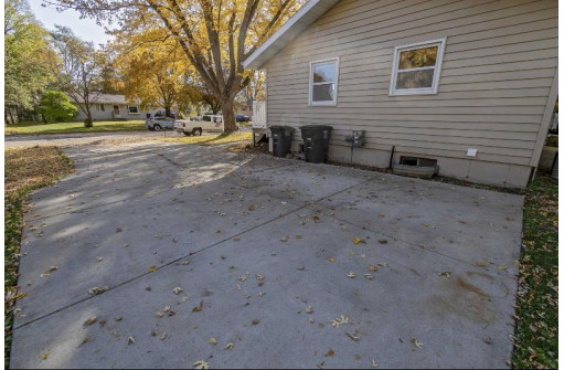 824 N Madison St, Stoughton, WI 53589