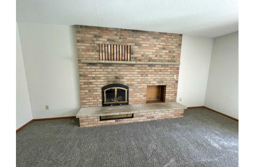 W6128 Woodland Hills Rd, New Lisbon, WI 53950