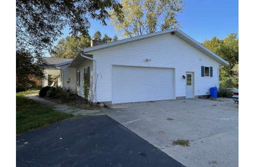 W6128 Woodland Hills Rd, New Lisbon, WI 53950