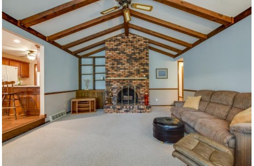 3750 Raintree Rd, Sun Prairie, WI 53590