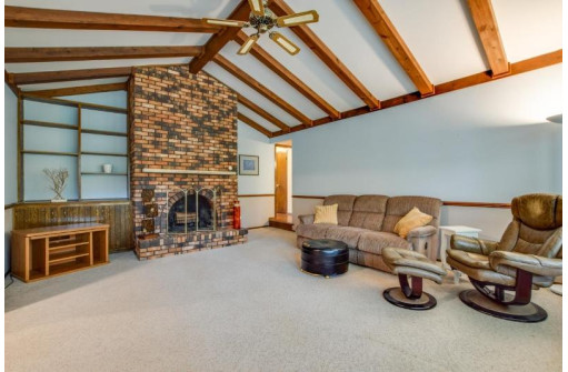 3750 Raintree Rd, Sun Prairie, WI 53590