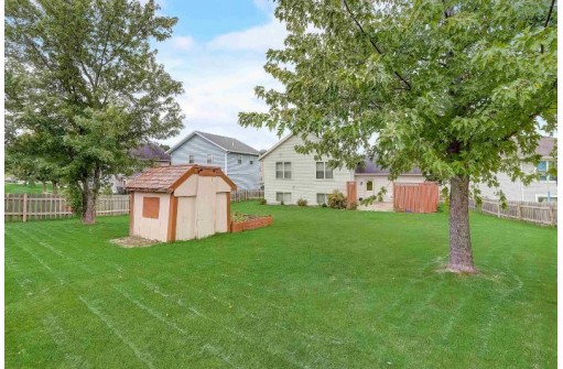 239 S Musket Ridge Dr, Sun Prairie, WI 53590