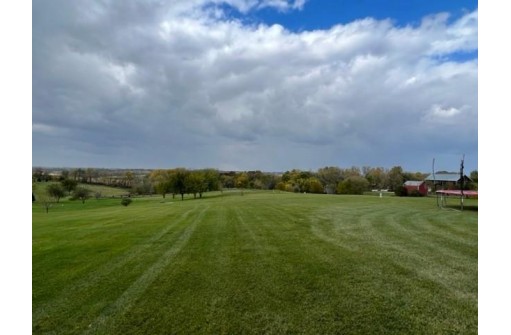 N7413 High Prairie Ln, New Glarus, WI 53574