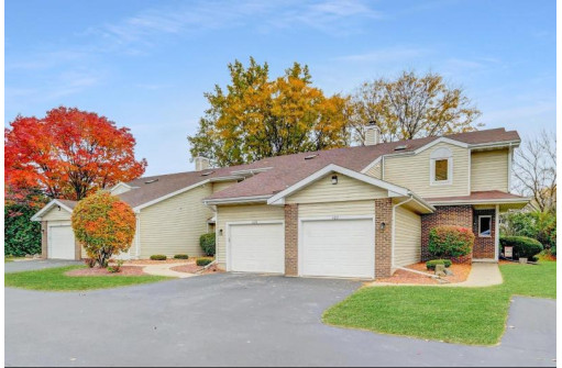 107 Meadow Oak Tr, Waunakee, WI 53597