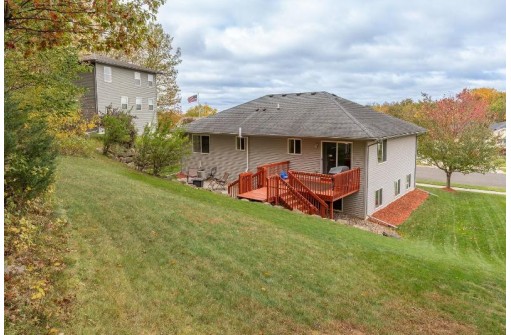 2218 Winfield Dr, Reedsburg, WI 53959