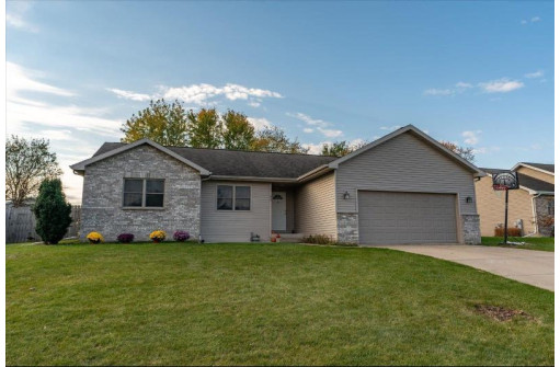 209 Genesis Dr, Evansville, WI 53536