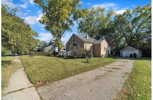 1555 Mckinley Ave, Beloit, WI 53511