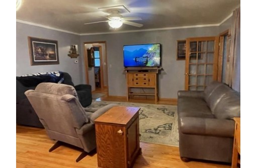 1005 Lake Shore Dr, Beaver Dam, WI 53916