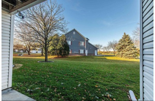 1012 Rockefeller Ln, Madison, WI 53704