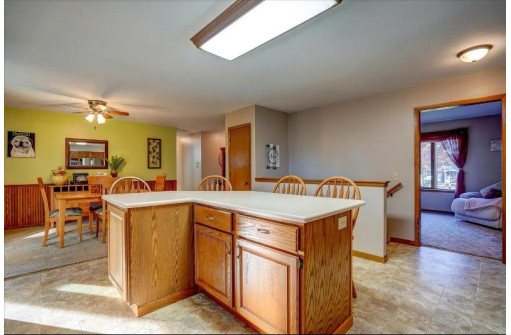 1488 Partridge Hill Dr, Oregon, WI 53575