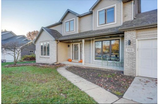 933 Crescent Cir, Sun Prairie, WI 53590