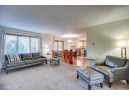 933 Crescent Cir, Sun Prairie, WI 53590