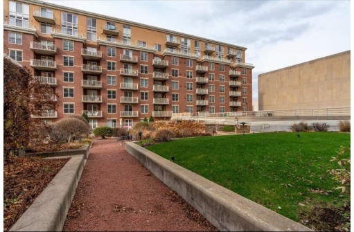 360 W Washington Ave 1206, Madison, WI 53703