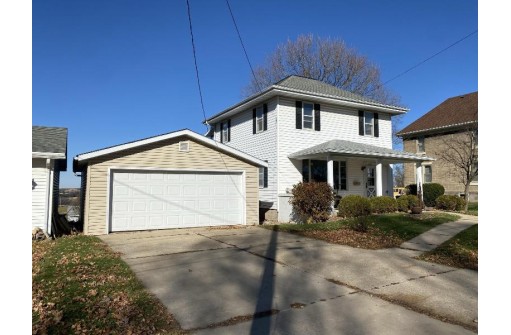 332 Dodge St, Mineral Point, WI 53565