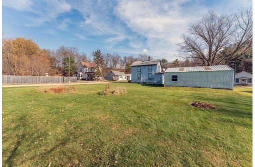 206 La Valle St, La Valle, WI 53941