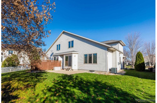 6304 Holscher Rd, McFarland, WI 53558