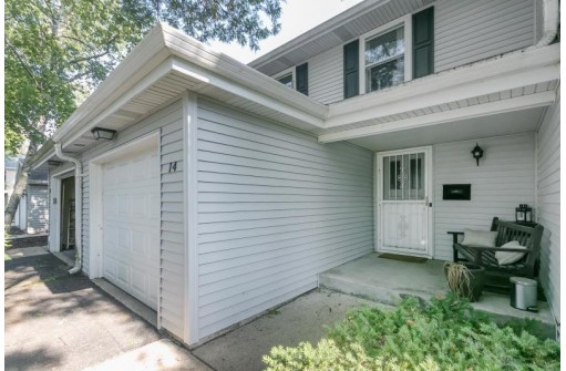 14 Whitcomb Cir, Madison, WI 53711