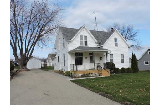 908 E Main St, Waupun, WI 53963