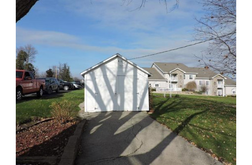 908 E Main St, Waupun, WI 53963