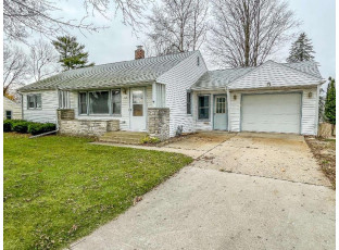 461 S Main St Juneau, WI 53039