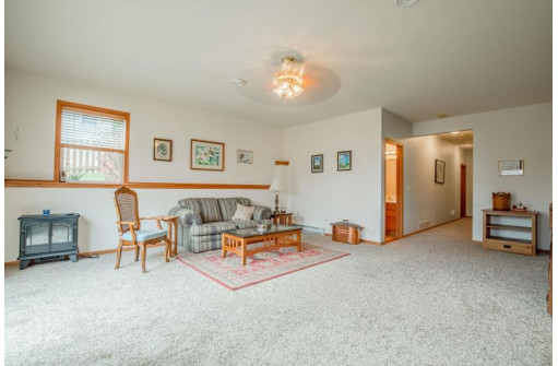 3193 Bookham Dr, Sun Prairie, WI 53590