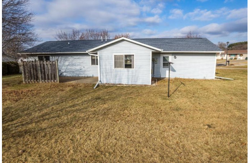 906 Jacob Cir, Reedsburg, WI 53959