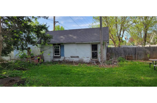 423 Roosevelt St, Rio, WI 53960