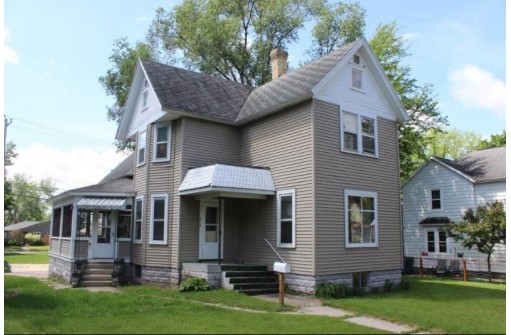 614 W Cook St, Portage, WI 53901