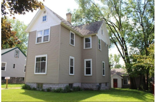 614 W Cook St, Portage, WI 53901