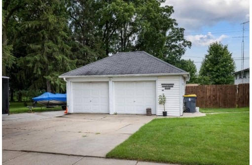 2503 17th Ave, Monroe, WI 53566