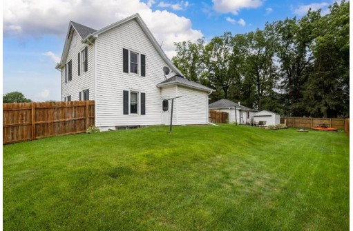 2503 17th Ave, Monroe, WI 53566
