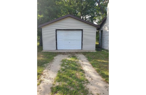 N5981 Canal St, Princeton, WI 54968-8401