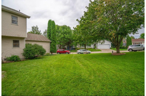 730 Sky Ridge Dr, Madison, WI 53719