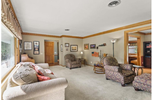 1006 Shasta Dr, Madison, WI 53704