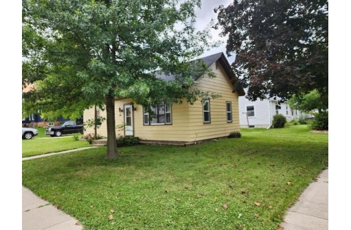 416 W Florence St, Cambria, WI 53923
