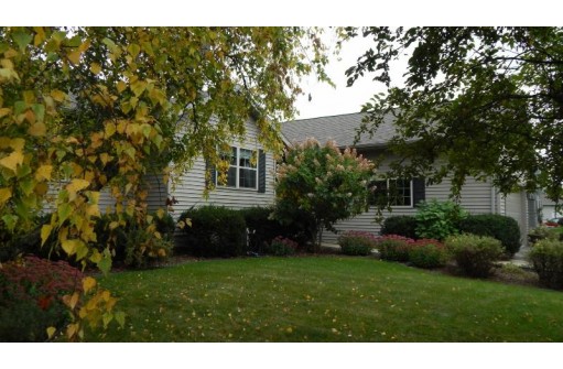 1441 Bea Ann Dr, Dodgeville, WI 53533